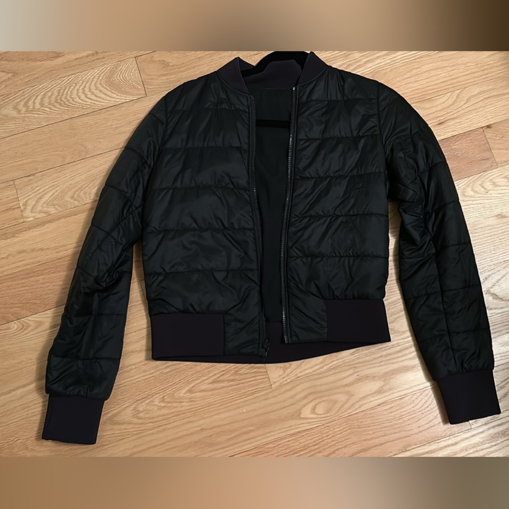 Reversible Lululemon outerwear black jacket. Size 4